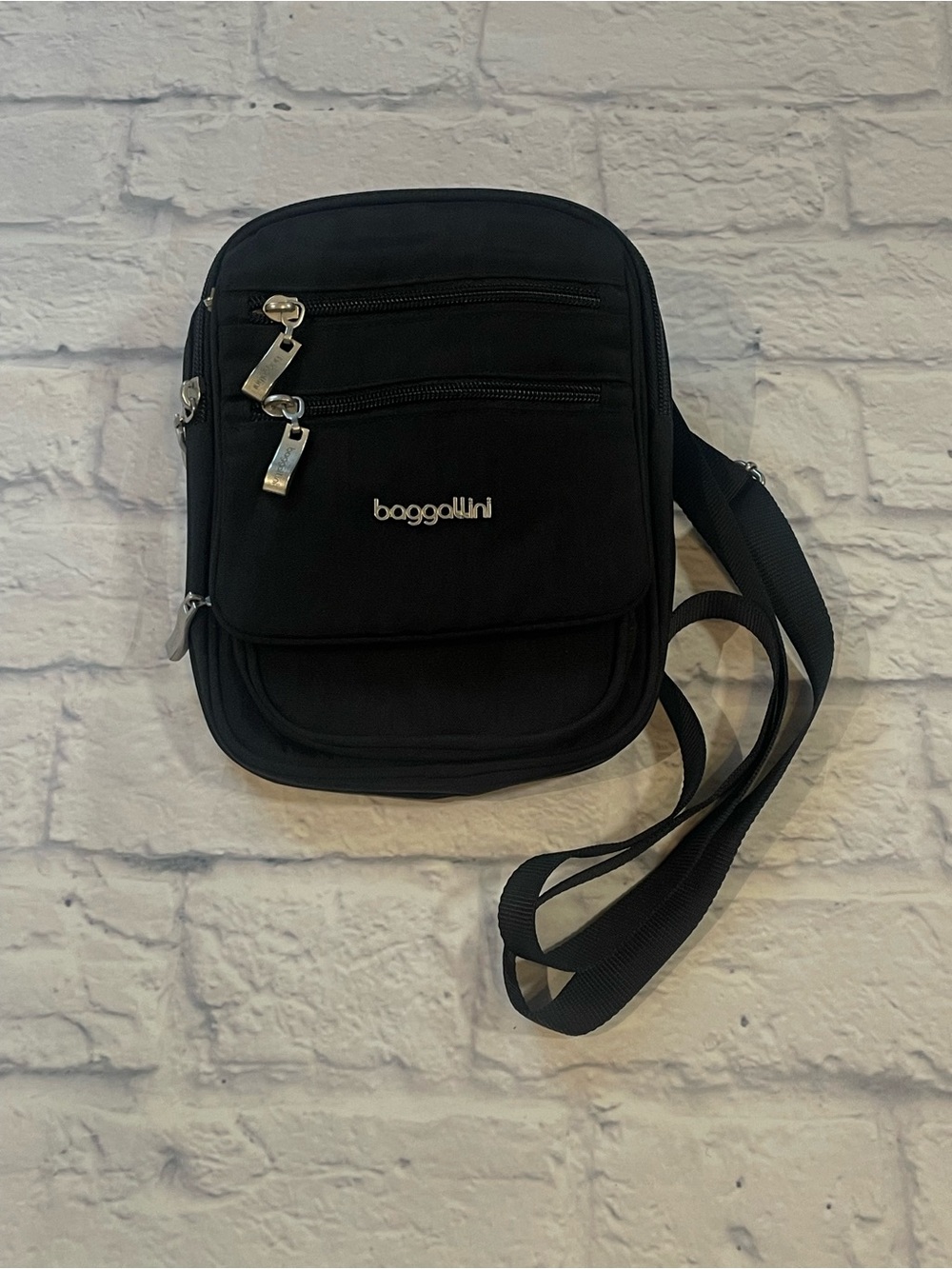 Baggallini Legacy RFID Journey Crossbody. BLACK